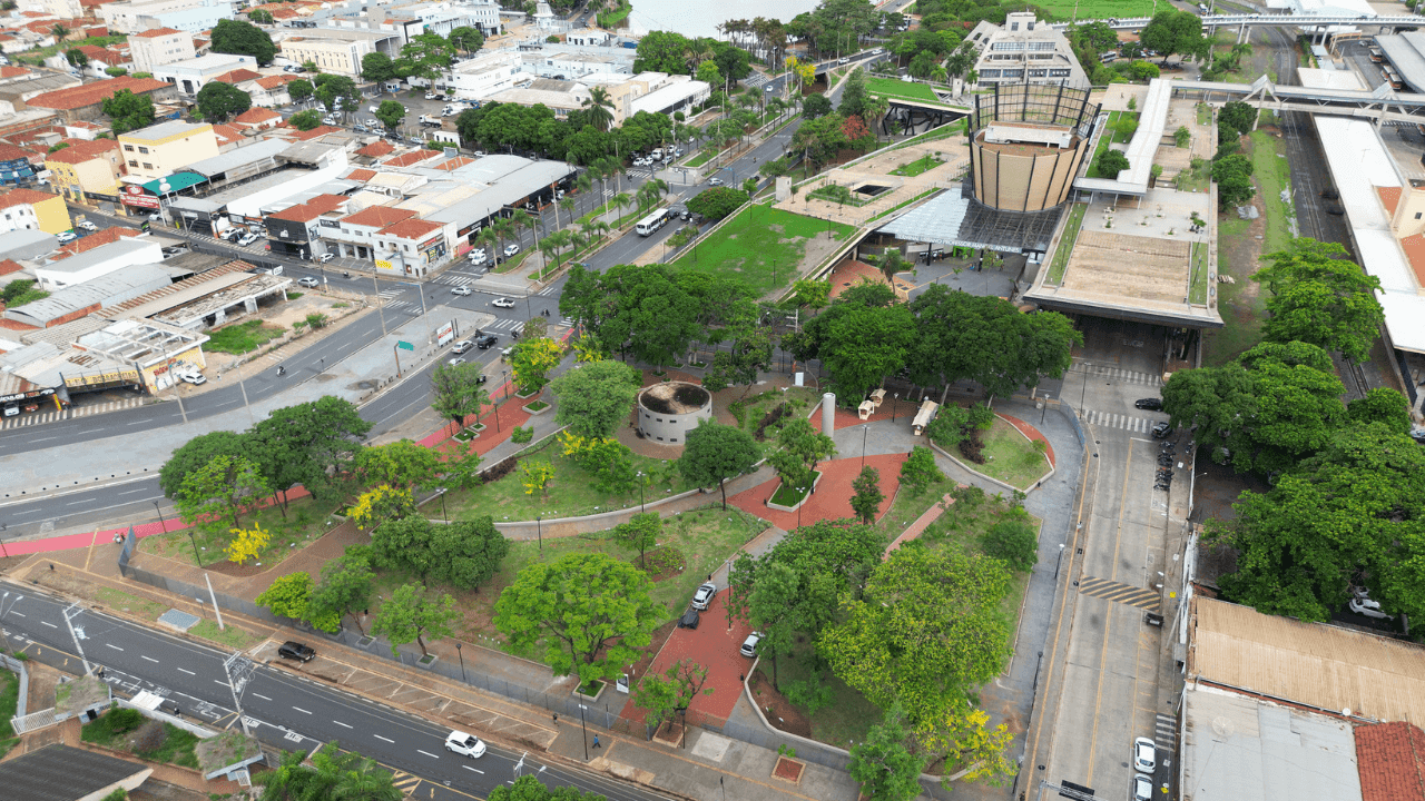 Praça Jornalista Leonardo Gomes